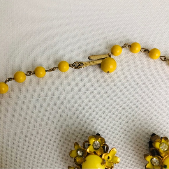 Vintage Austrian Made Necklace and Earrings - Picture 5 of 8